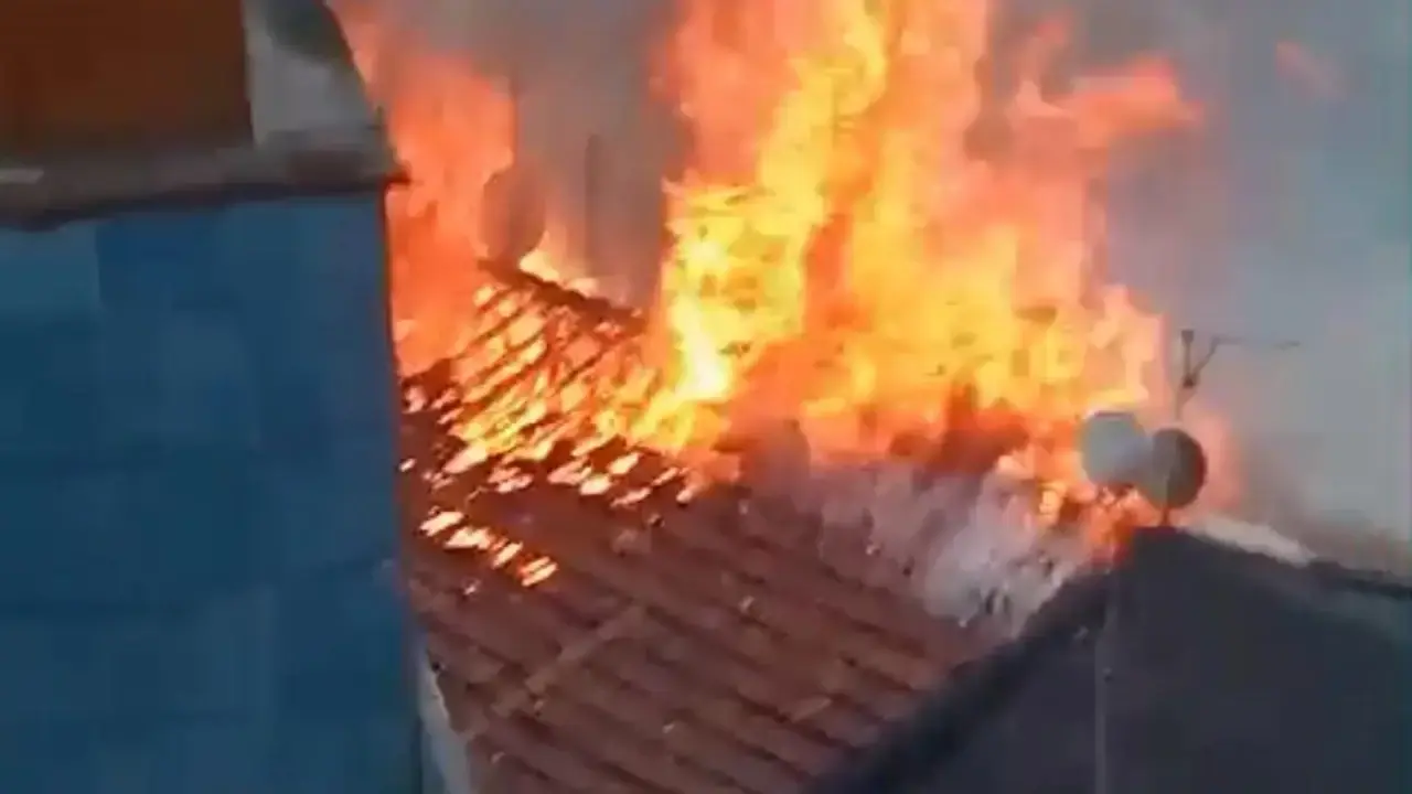 Un muerto al saltar de un edificio en llamas y otras 4 personas rescatadas, incendio