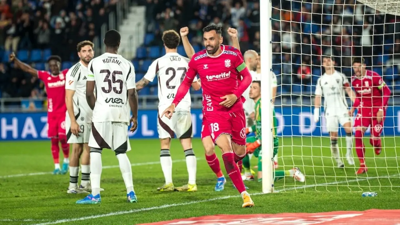 El Tenerife no pierde la esperanza tras derrotar a un "inmaduro" Albacate (3-1)