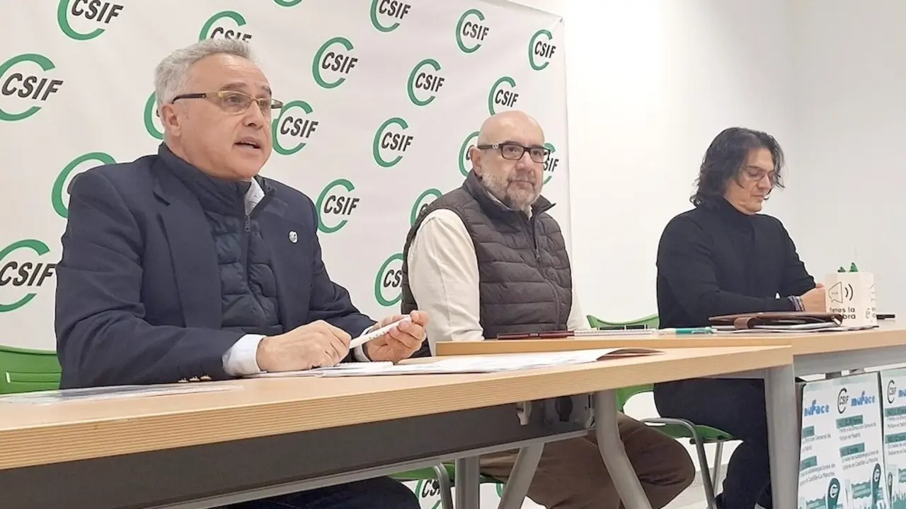 De izquierda a derecha, Lorenzo Domínguez, Miguel Borra y Raúl Turín, durante la asamblea de CSIF este lunes en Toledo
