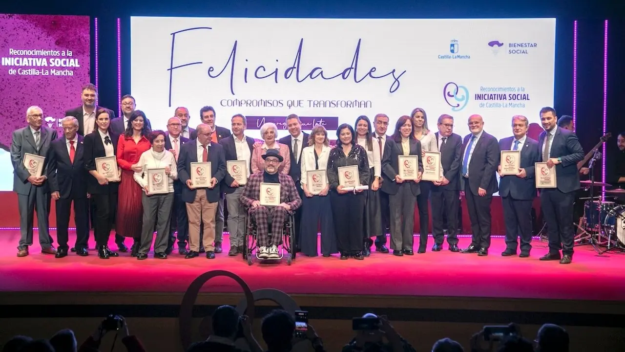 El presidente de Castilla-La Mancha, Emiliano García-Page, ha entregado los Reconocimientos a la Iniciativa Social de Castilla-La Mancha, en el teatro auditorio ‘Constantino Romero’ de Chinchilla de Montearagón (Albacete)