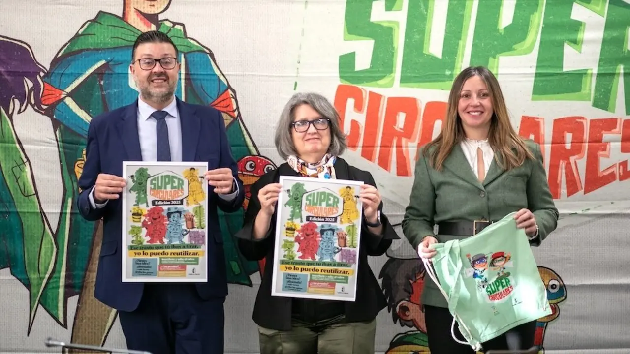 La consejera de Desarrollo Sostenible, Mercedes Gómez, y el consejero de Educación, Cultura y Deportes, Amador Pastor, han presentado la nueva edición del concurso de educación ambiental ‘Supercirculares 2025’