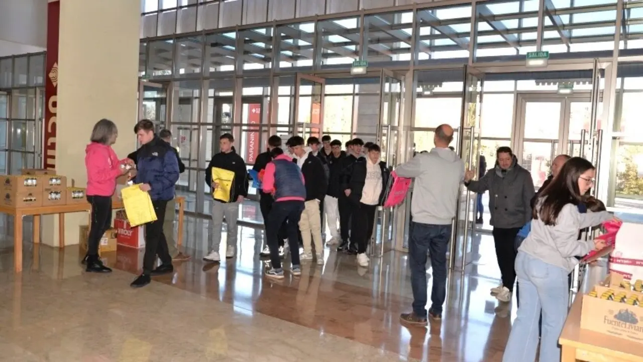 La UCLM inicia la campaña informativa para el alumnado preuniversitario con visitas a sus campus y sedes. Imagen de una jornada de puertas abiertas