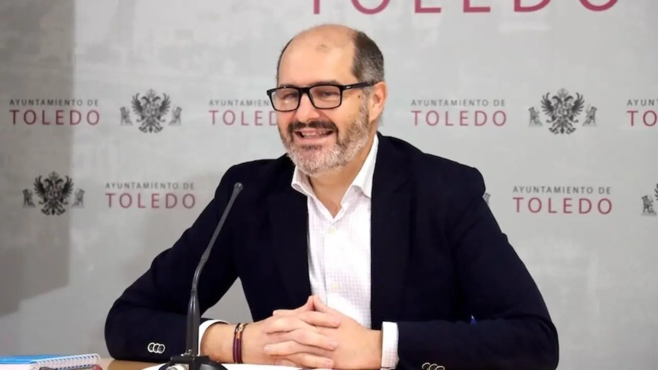 El concejal de Turismo, Vivienda y Relaciones con la UCLM del Ayuntamiento de Toledo, José Manuel Velasco, en rueda de prensa