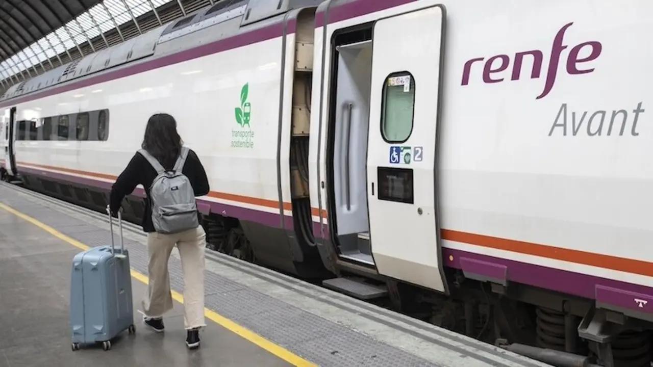 viajeros, renfe, estación, tren, AVANT, trenes, ferrocarril, transporte,