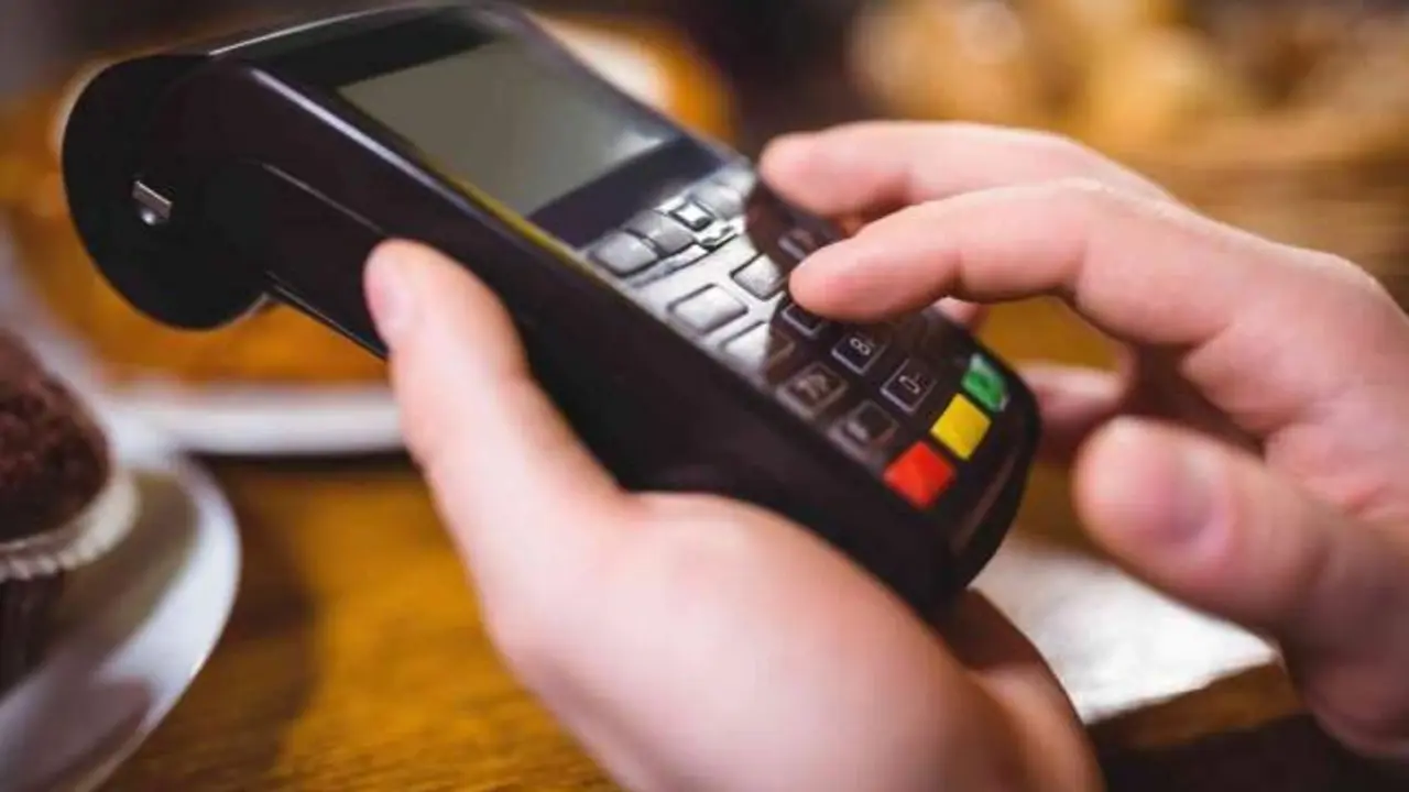 Cuidado donde llevas la tarjeta: la estafa del datáfono con la que te roban donde sea
