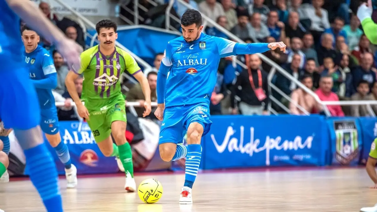 El Viña Albali Valdepeñas logra su segunda victoria en casa contra el Palma (4-3)