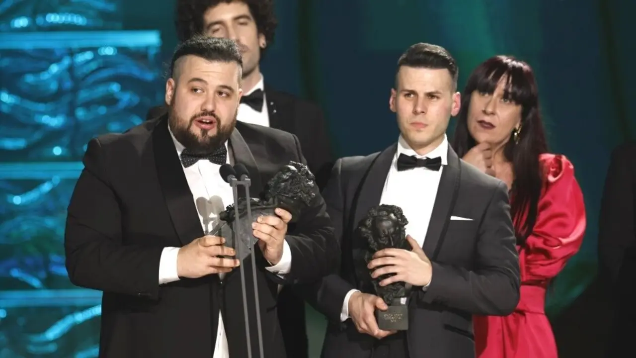 El equipo de 'Semillas de Kivu' agradece tras ganar el premios al Mejor Cortometraje Documental, durante la 39 edición de los Premios Goya de la Academia de Cine - EFE/Julio Muñoz