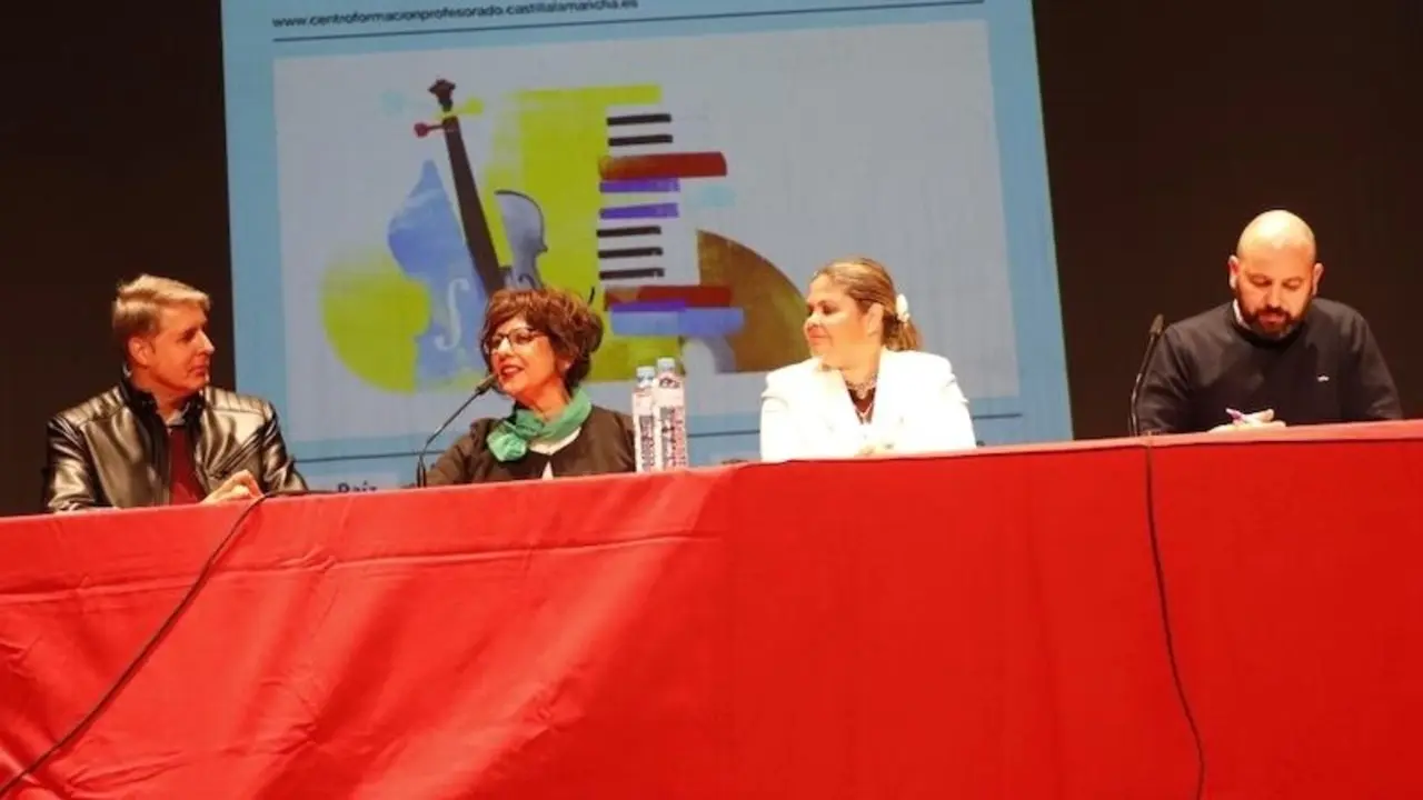 Casi 200 docentes se forman en conocimiento de la nueva materia sobre folclore que ofrece el Gobierno de Castilla-La Mancha en los tres primeros cursos de la ESO