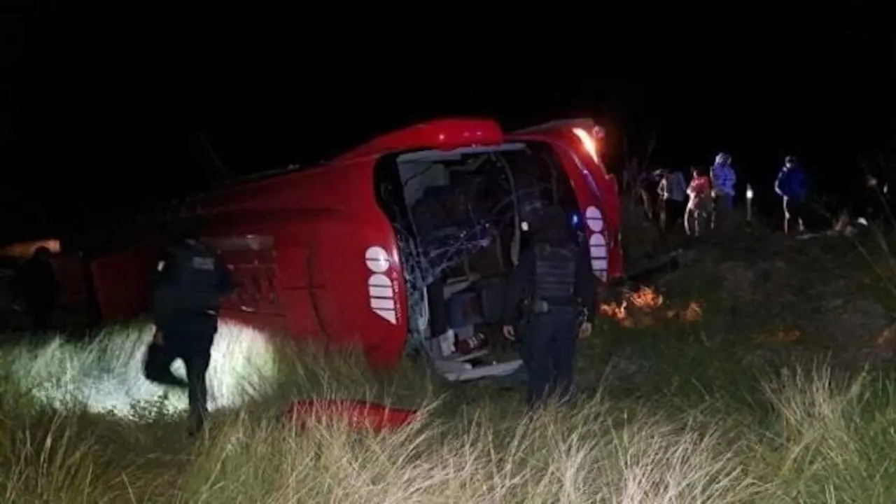 Imagen de archivo de un accidente de tráfico con un autobús implicado