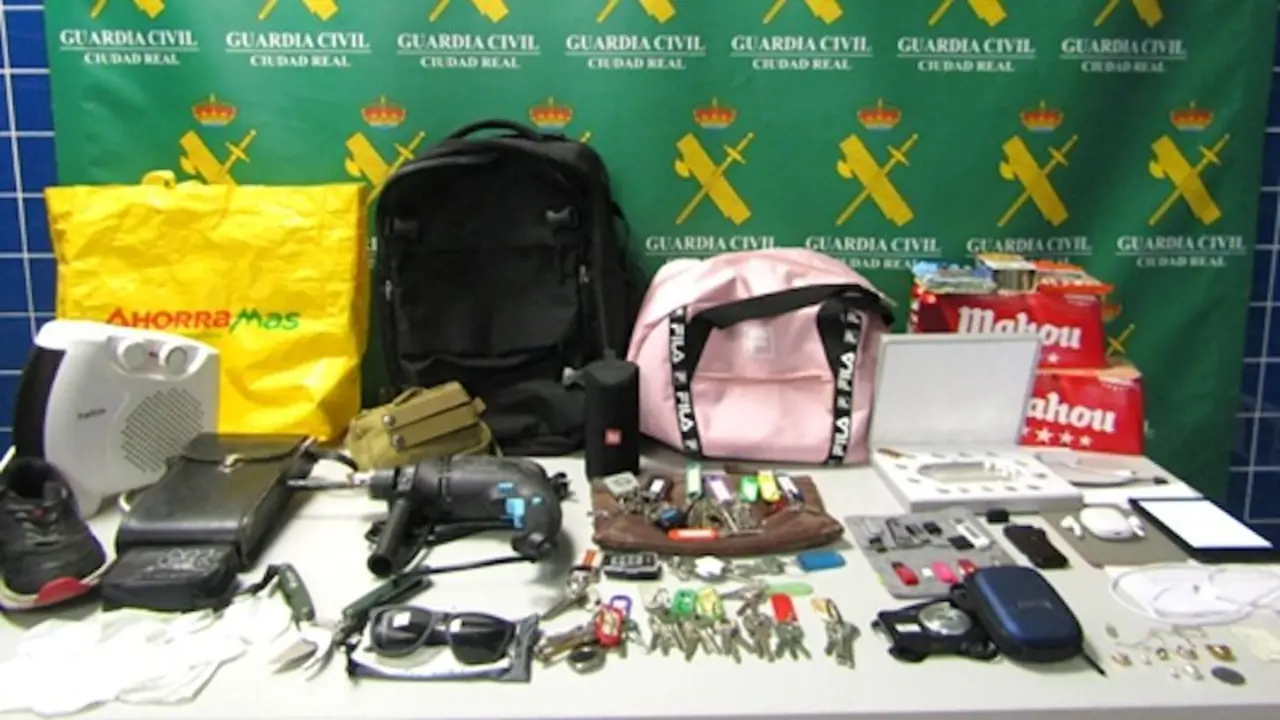 Dos detenidos en Tomelloso (Ciudad Real) tras cometer 28 robos en viviendas y vehículos