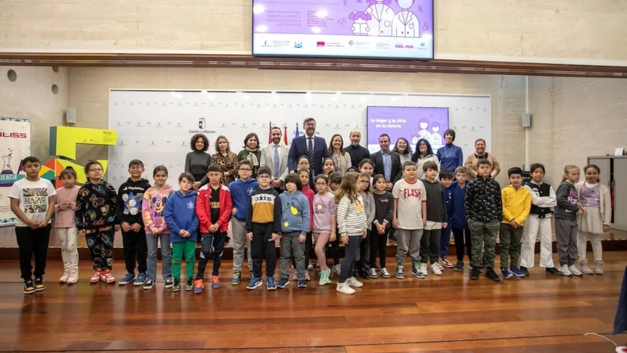 El consejero de Educación, Cultura y Deportes, Amador Pastor, ha asistido al acto con motivo del Día Internacional de la Mujer y la Niña en la Ciencia