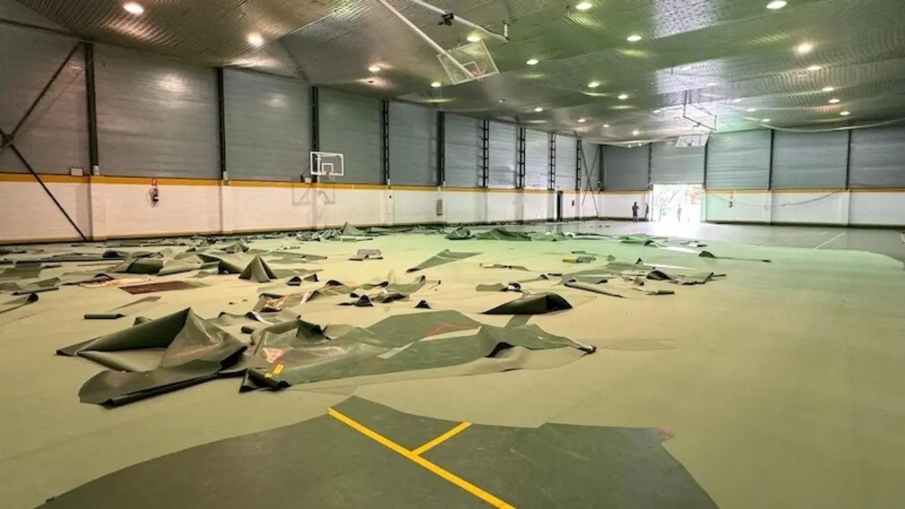 Iniciadas las obras de cambio de pavimento en el polideportivo ‘Fuente del Oro’