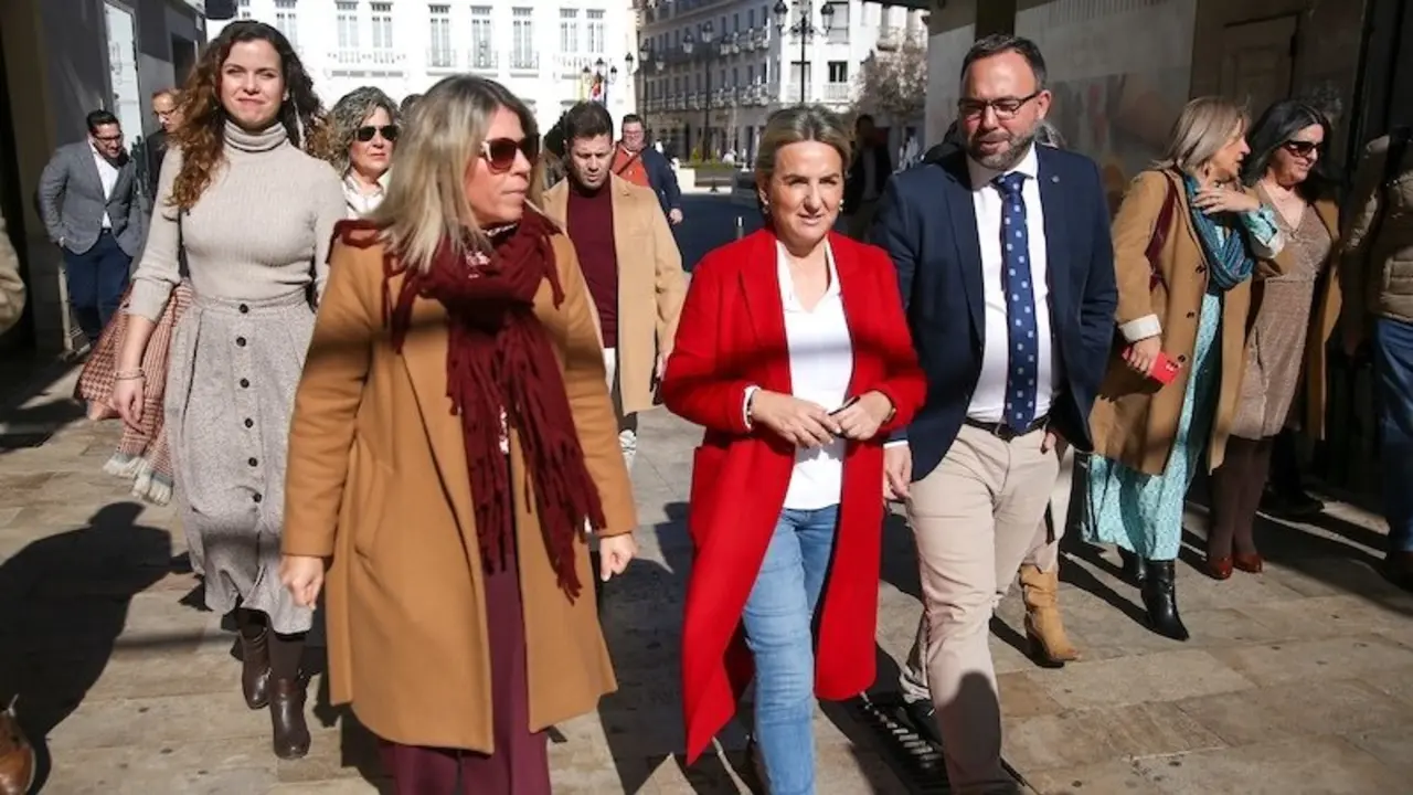 La delegada del Gobierno de España en Castilla-La Mancha, Milagros Tolón, y el alcalde de Tomelloso (Ciudad Real), Javier Navarro