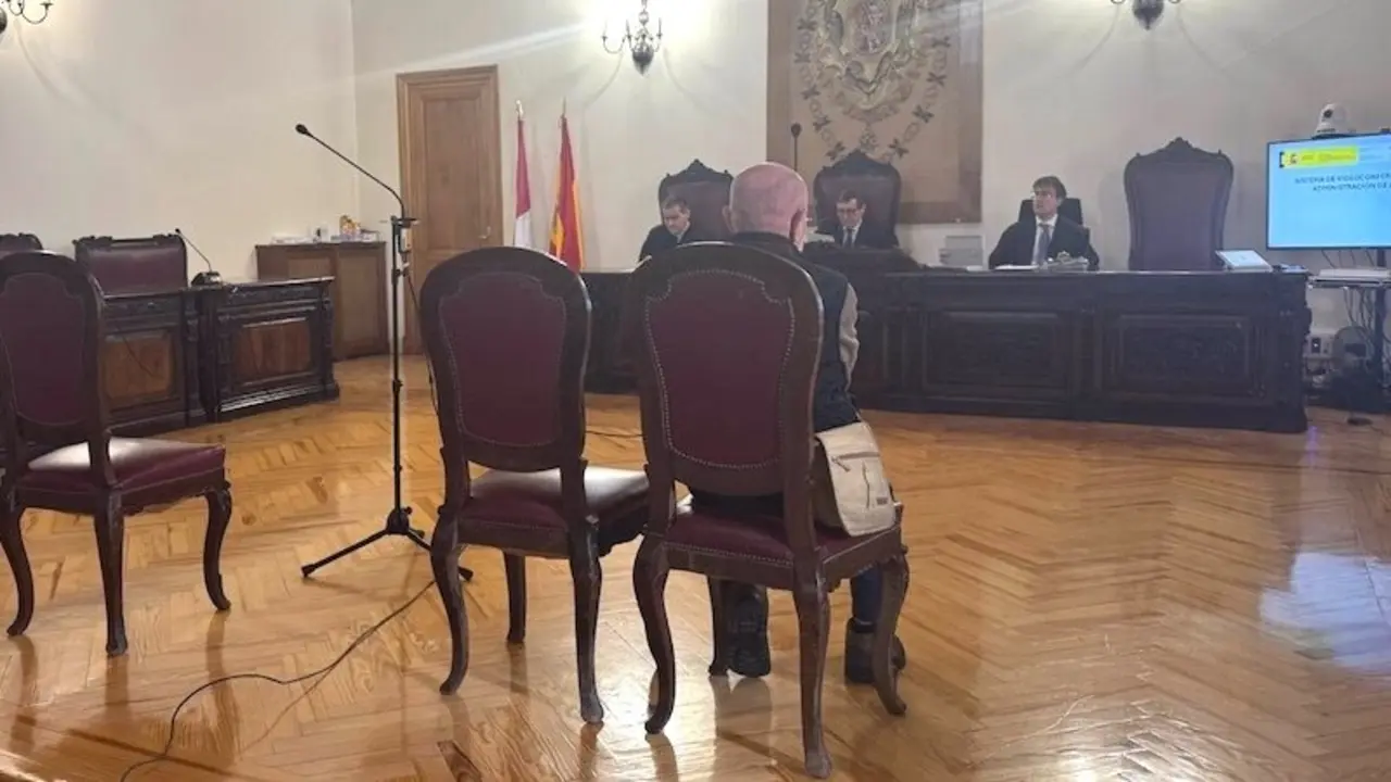 El acusado de abusar sexualmente de una octogenaria en una residencia de Camarenilla (Toledo) reconoce los hechos y la Fiscalía retira la pena de cárcel