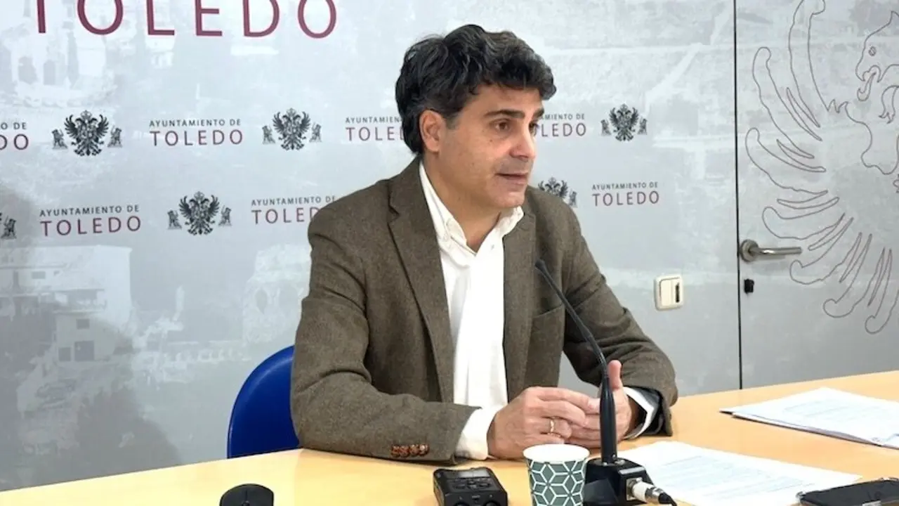 El concejal de Hacienda y portavoz del equipo de Gobierno del Ayuntamiento de Toledo, Juan José Alcalde, en rueda de prensa