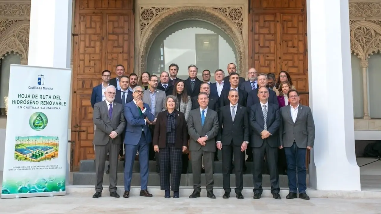 El presidente de Castilla-La Mancha, Emiliano García-Page, ha presentado la Hoja de Ruta del Hidrógeno en el Palacio de Fuensalida de Toledo