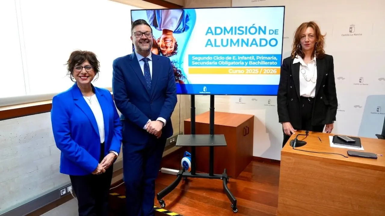 El consejero de Educación, Cultura y Deportes, Amador Pastor, ha ofrecido una rueda de prensa para informar sobre el proceso de admisión de cara al curso 2025-2026