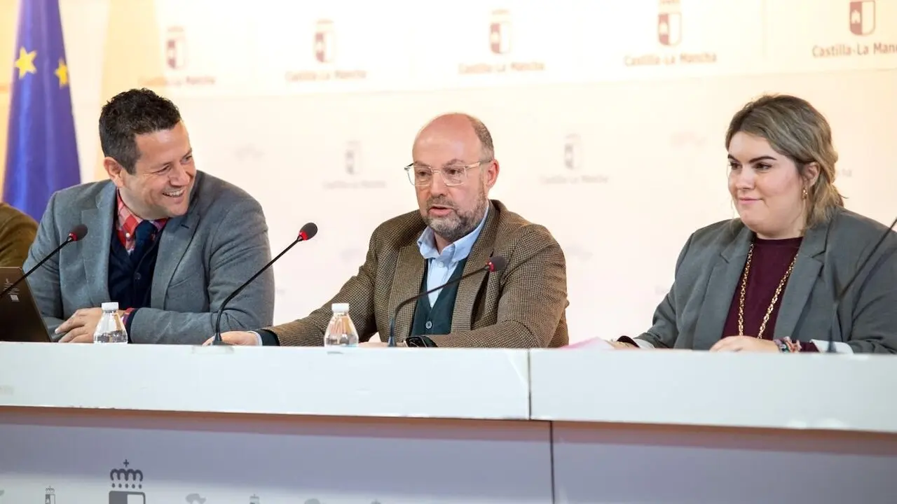 El director gerente del SESCAM, Alberto Jara (c), preside la presentación del plan de gestión para homogeneizar la investigación biomédica
