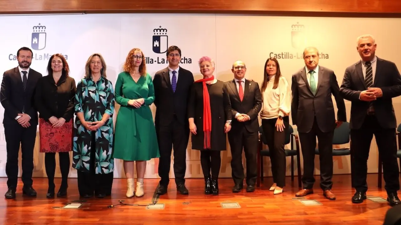 El vicepresidente segundo del Gobierno de Castilla-La Mancha, José Manuel Caballero, ha asistido a la toma de posesión de la nueva delegada de la Junta en la provincia de Guadalajara, Rosa María García Ruiz