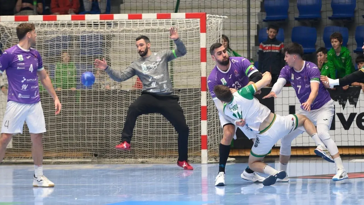 El Impulse Guadalajara asalta Pamplona y afianza su buen momento (27-29) - Fogografía: Óscar Aznar