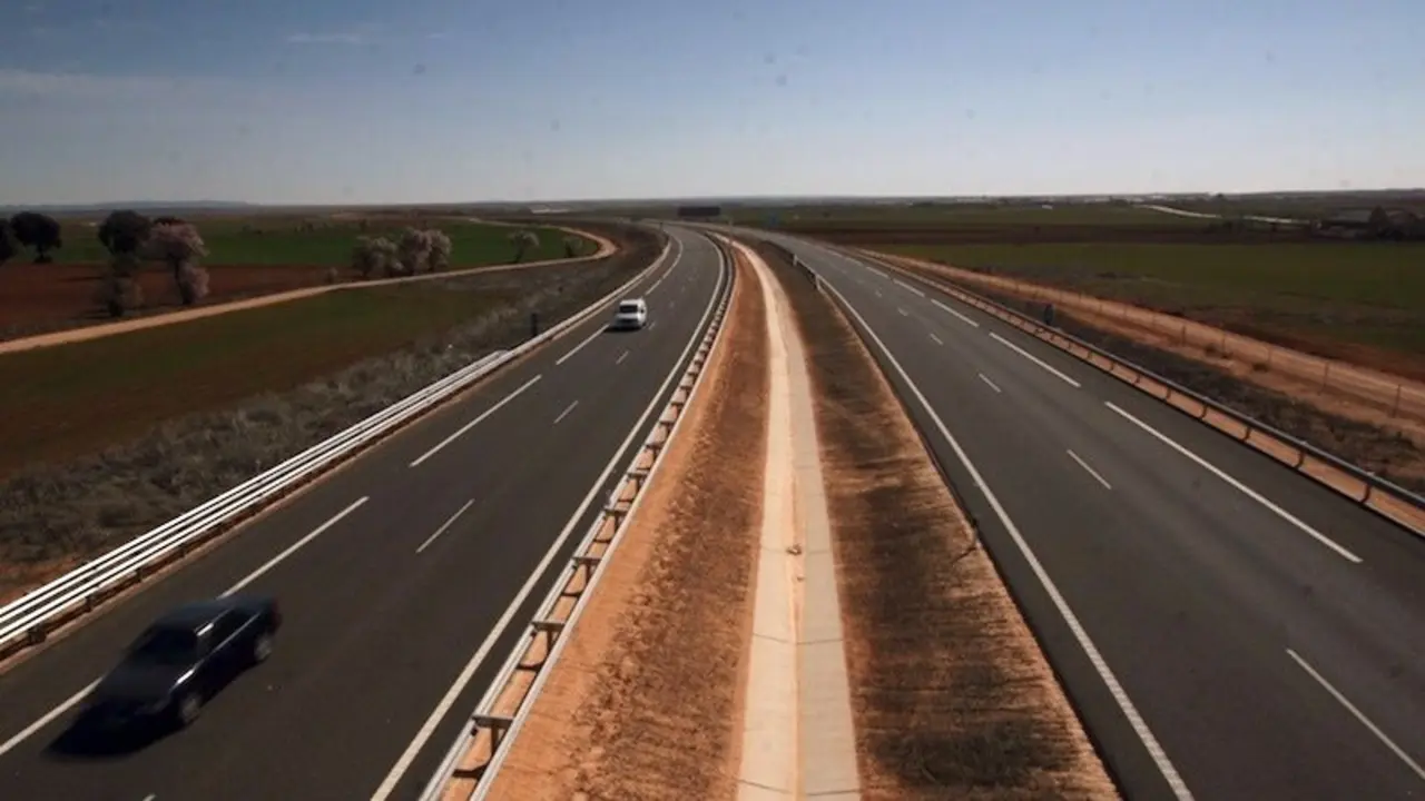 Investigan a un hombre que circulaba en sentido contrario por la autopista AP-36