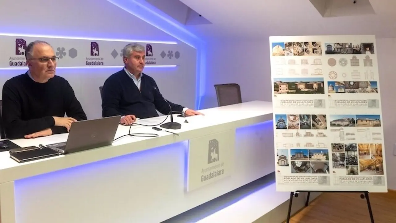 El concejal de Urbanismo y responsable del Poblado de Villaflores, Alfonso Esteban, acompañado por el jefe de Urbanismo, César Gismera