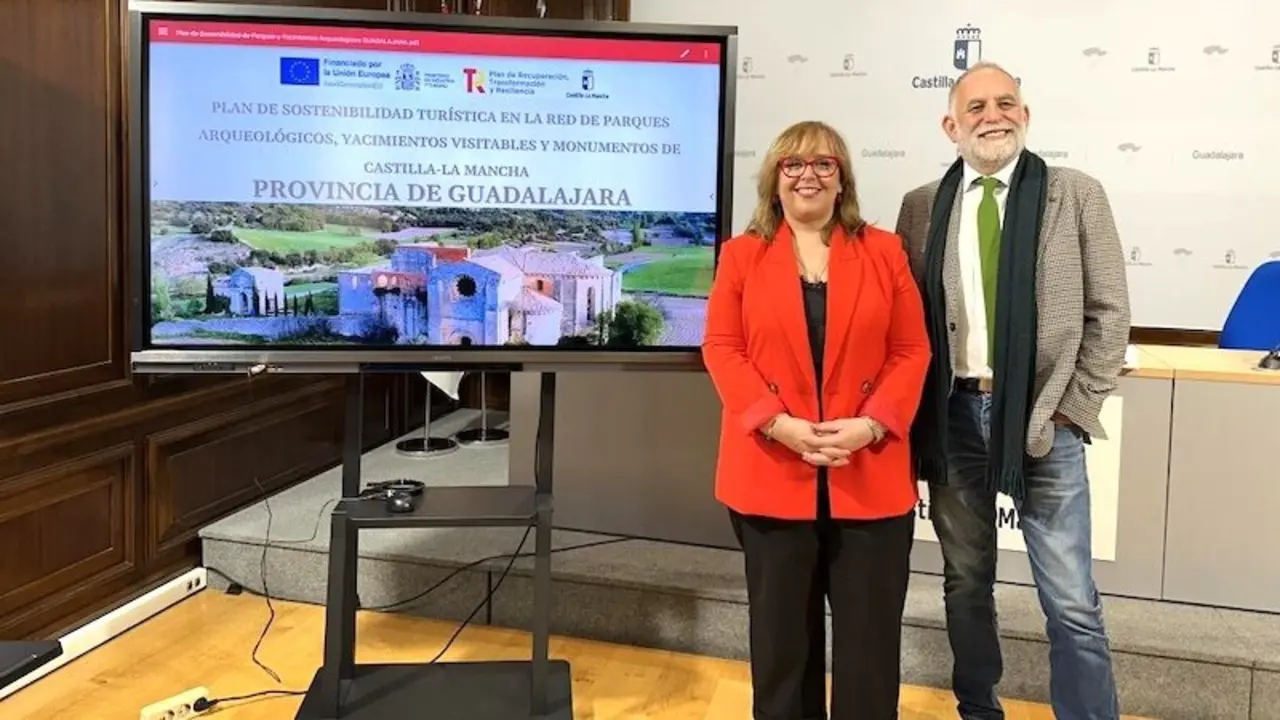 La viceconsejera de Cultura y Deportes, Carmen Teresa Olmedo, ha informado sobre las inversiones de la Junta en los parques arqueológicos y monumentos de la provincia de Guadalajara