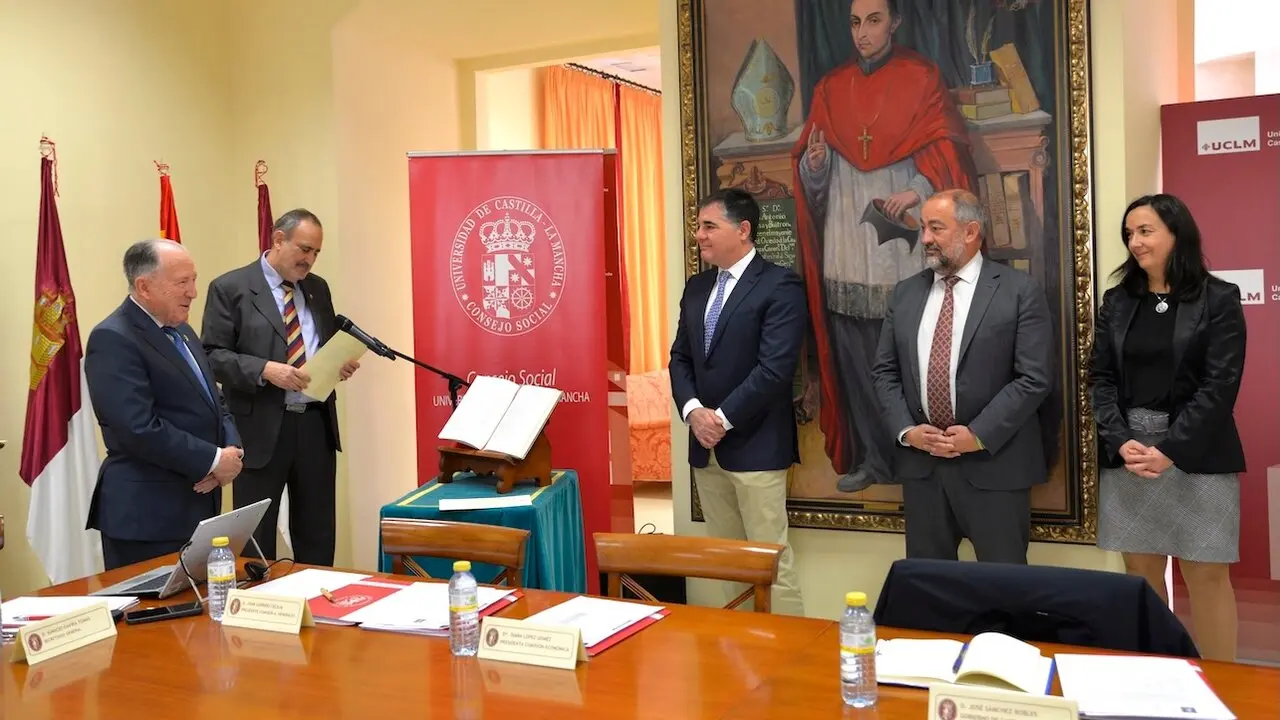 El Consejo Social de la UCLM ha celebrado sesión plenaria en Ciudad Real, en la que han tomado posesión de sus cargos el rector, la secretaria y el gerente