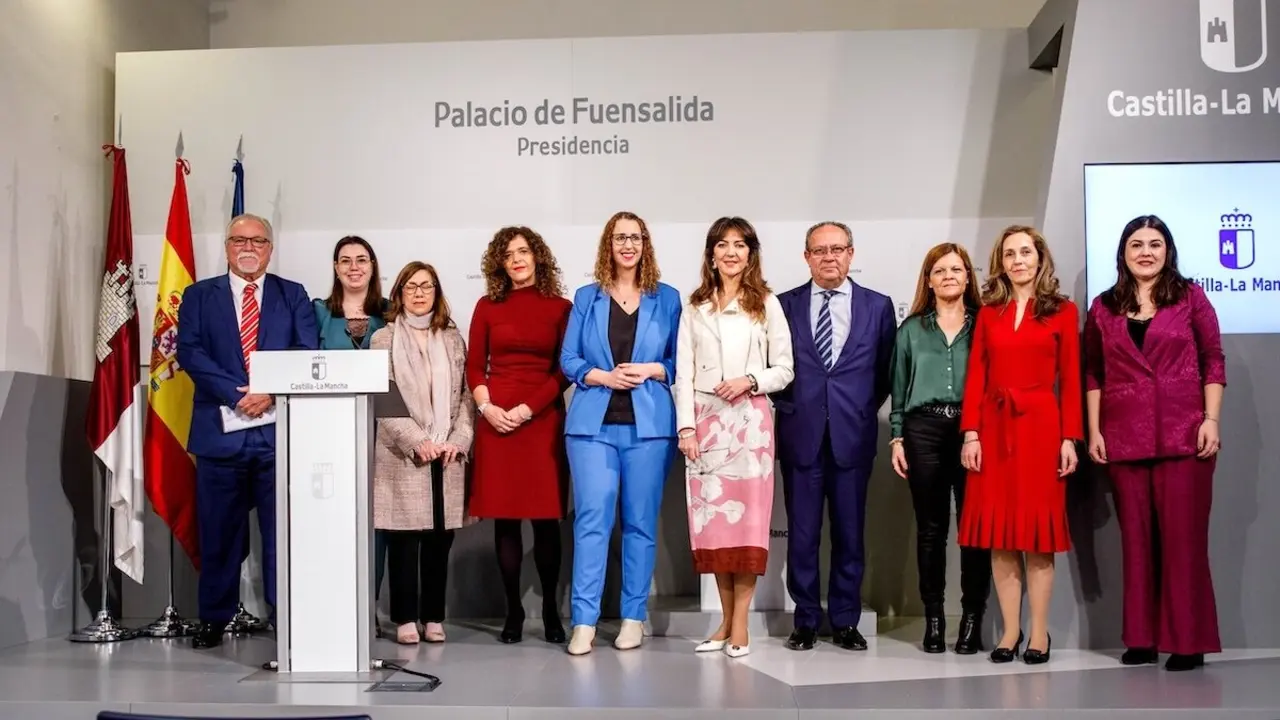 La consejera de Igualdad, Sara Simón, y el consejero de Hacienda, Administraciones Públicas y Transformación Digital, Juan Alfonso Ruiz Molina, han firmado un convenio de colaboración con la Asociación de Mujeres en el Sector Público