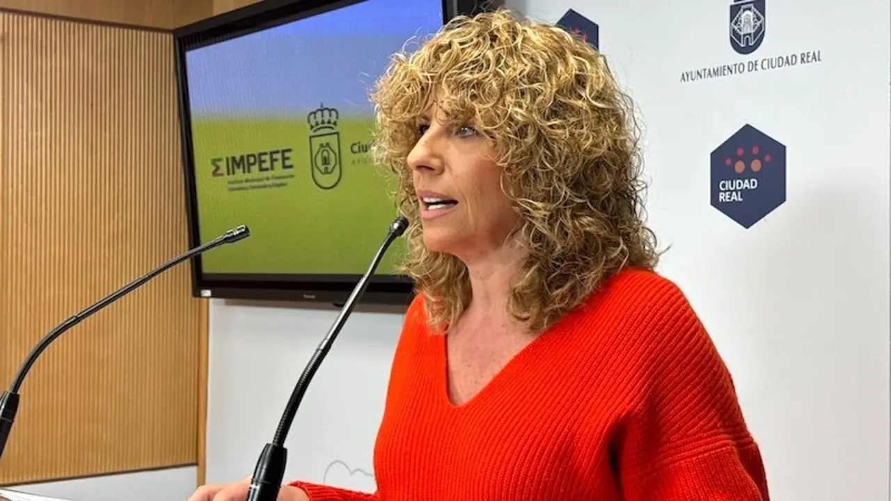 La concejala de Promoción Económica del Ayuntamiento de Ciudad Real y presidenta del Instituto Municipal de Promoción Económica, Formación y Empleo (Impefe), Yolanda Torres, en rueda de prensa
