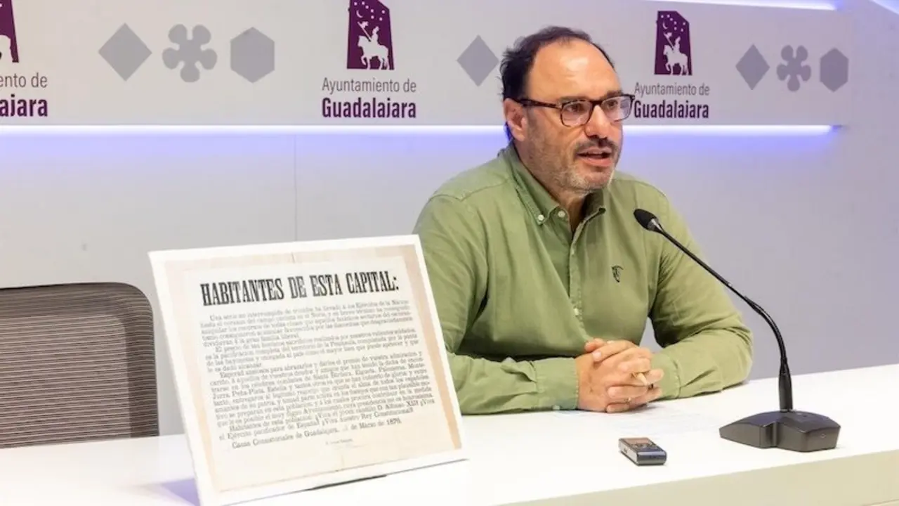 El concejal de Archivo y Registro de Guadalajara, Roberto Narro, ha presentado el proyecto el 'Documento del mes'