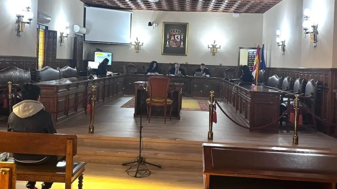Juicio contra el acusado de posesión y distribución infantil en Cuenca