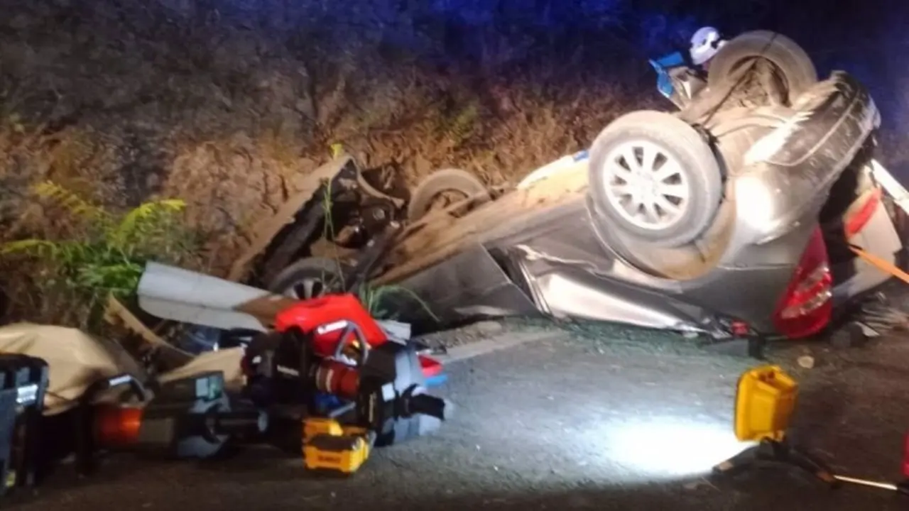 accidente de tráfico, salida de vía, terraplén, barranco, salirse de la vía, choque, colisión,