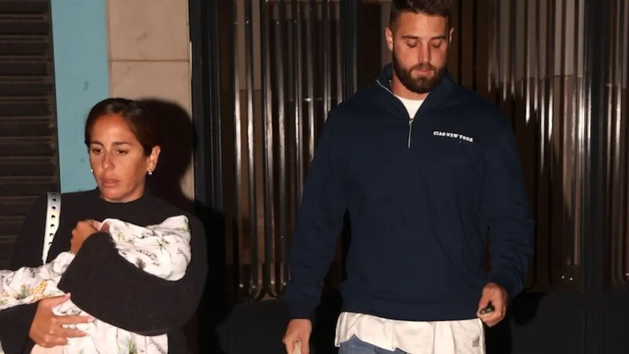 En la imagen Anabel Pantoja junto a su hija Alma y su novio David Rodríguez esta semana en Córdoba