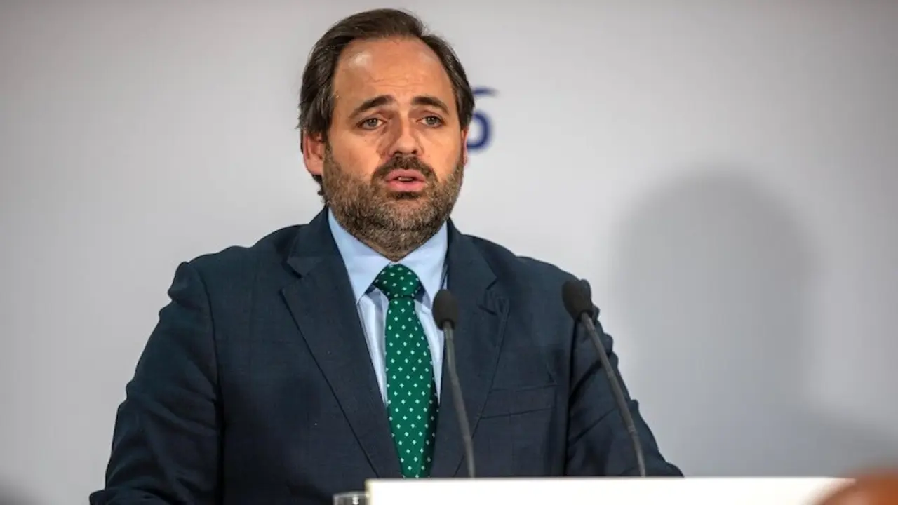El presidente del PP de Castilla-La Mancha, Paco Núñez, este viernes en un acto sobre vivienda en Azuqueca de Henares (Guadalajara)