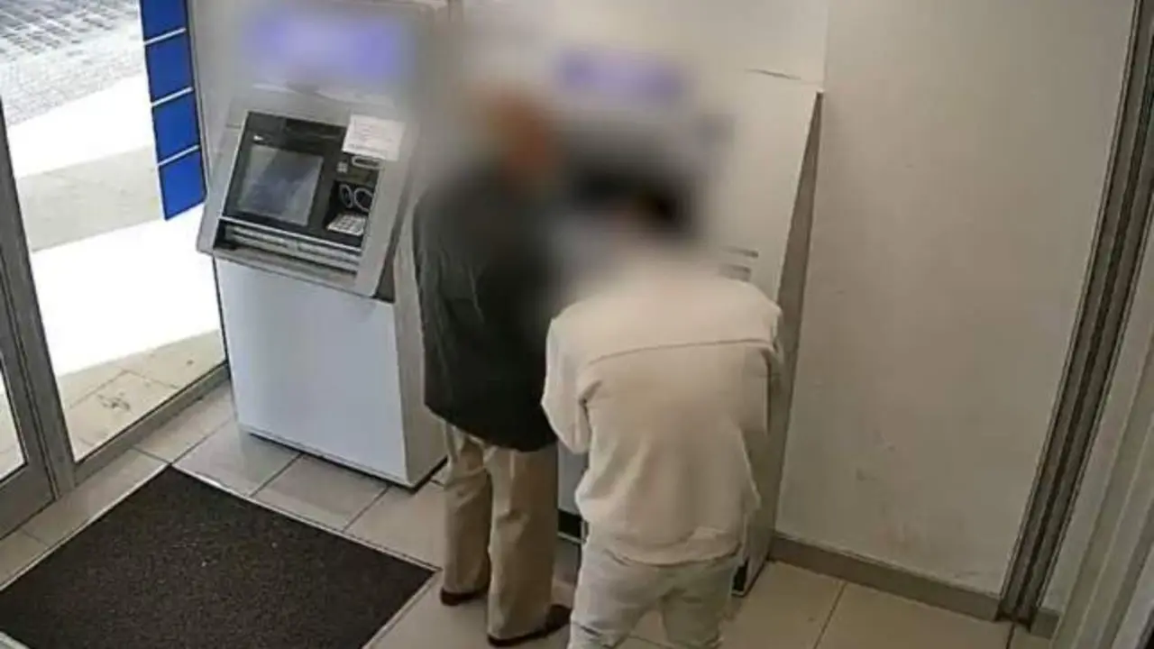 VIDEO. Así roban la pensión a mayores: al acecho en los cajeros cada fin de mes