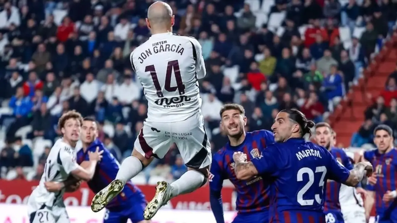 El Eldense gana en Albacete tras jugar más de una hora con uno más (0-1)