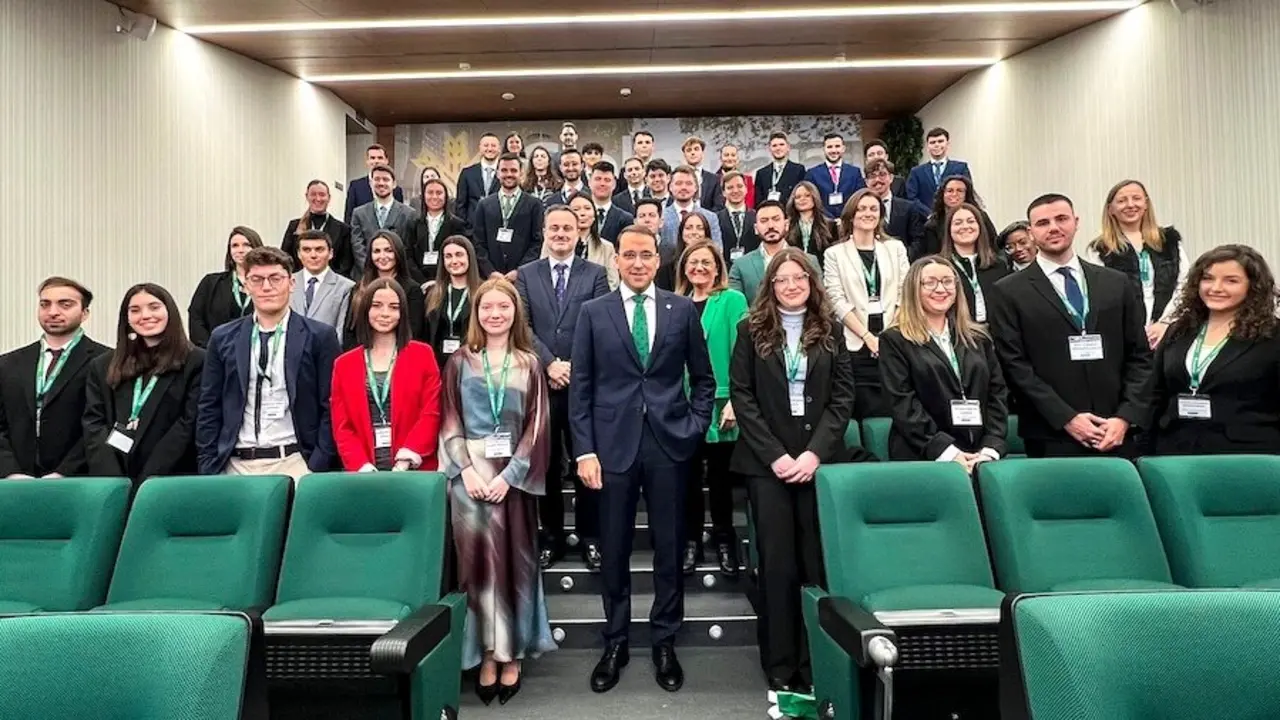 Globalcaja da la bienvenida a los 62 primeros estudiantes de 2025 de su programa de becas 'Oportunidad al Talento'