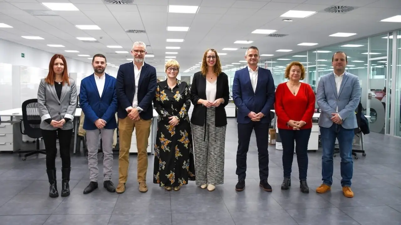 La consejera de Igualdad, Sara Simón, ha visitado, en Cabanillas del Campo (Guadalajara), la empresa Mixer&amp;Pack