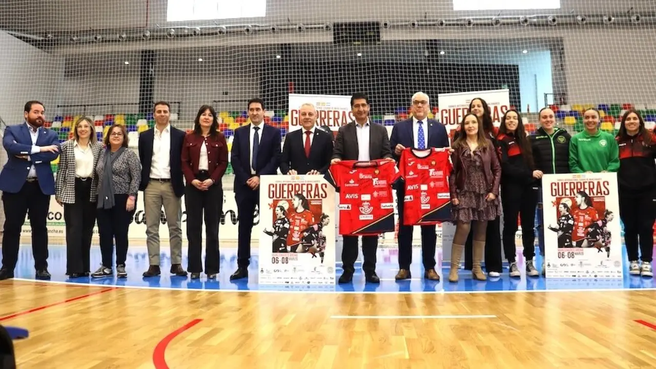 El vicepresidente segundo del Gobierno de Castilla-La Mancha, José Manuel Caballero, ha presentado, en el pabellón ‘Manzanares Arena’, el Torneo Internacional de Manzanares de Balonmano Femenino