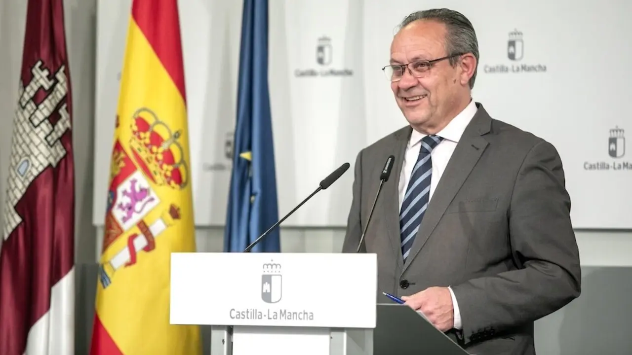 El consejero de Hacienda, Administraciones Públicas y Transformación Digital, Juan Alfonso Ruiz Molina, durante la rueda de prensa que ha ofrecido