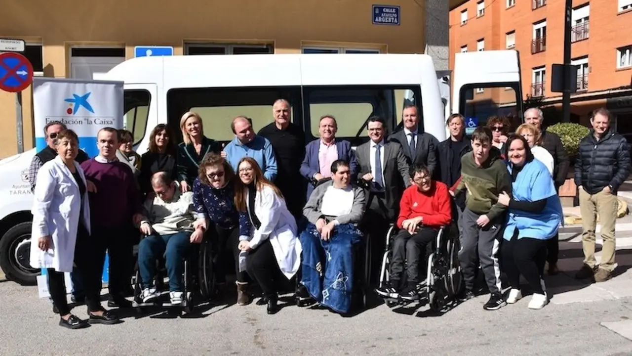 Afamit estrena nuevo vehículo adaptado gracias a la colaboración público-privada