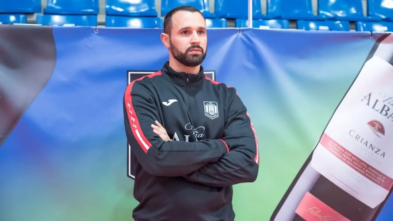 Álvaro Martínez, nuevo entrenador del Valdepeñas, tras la dimisión de Íñiguez