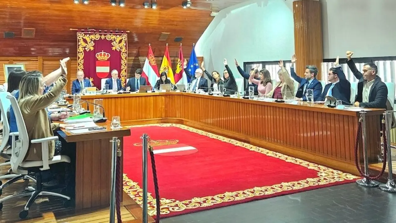 En la imagen un instante del Pleno del Ayuntamiento de Puertollano (Ciudad Real) celebrado este jueves en el consistorio