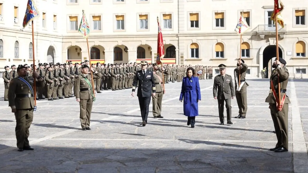 La ministra de Defensa, Margarita Robles, ha presidido el acto de homenaje a los caídos civiles y militares en la guerra de Ucrania, en la Academia de Infantería de Toledo
