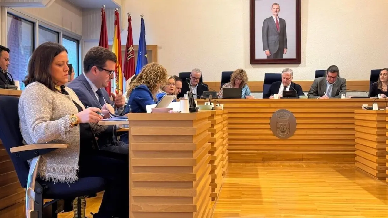 En la imagen un instante del Pleno del Ayuntamiento de Ciudad Real celebrado este viernes con los ediles de Vox en su nueva posición tras la ruptura del pacto de Gobierno