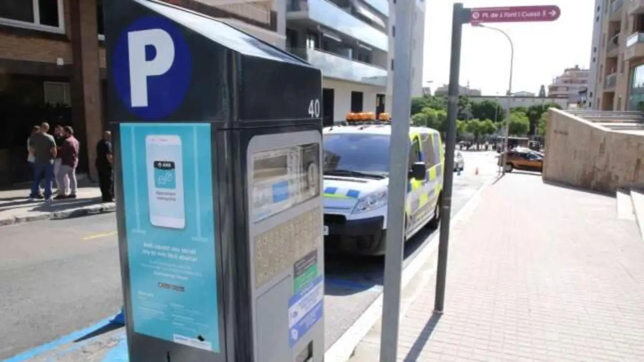 Cuidado al pagar en el parquímetro: el truco con el que te roban todo tu dinero