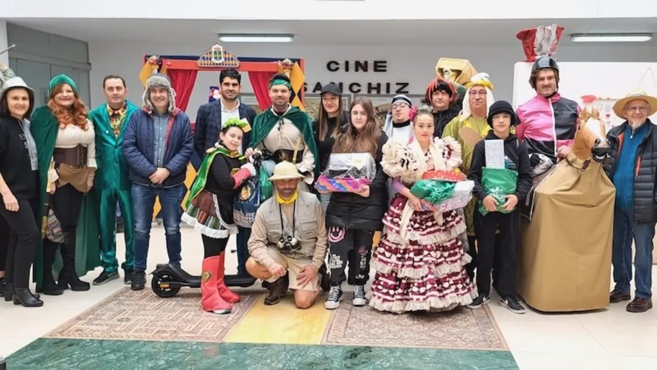 La entrega de premios del Concurso Nacional de Cartel del Carnaval pone en marcha la fiesta en Tarazona de la Mancha (Albacete)