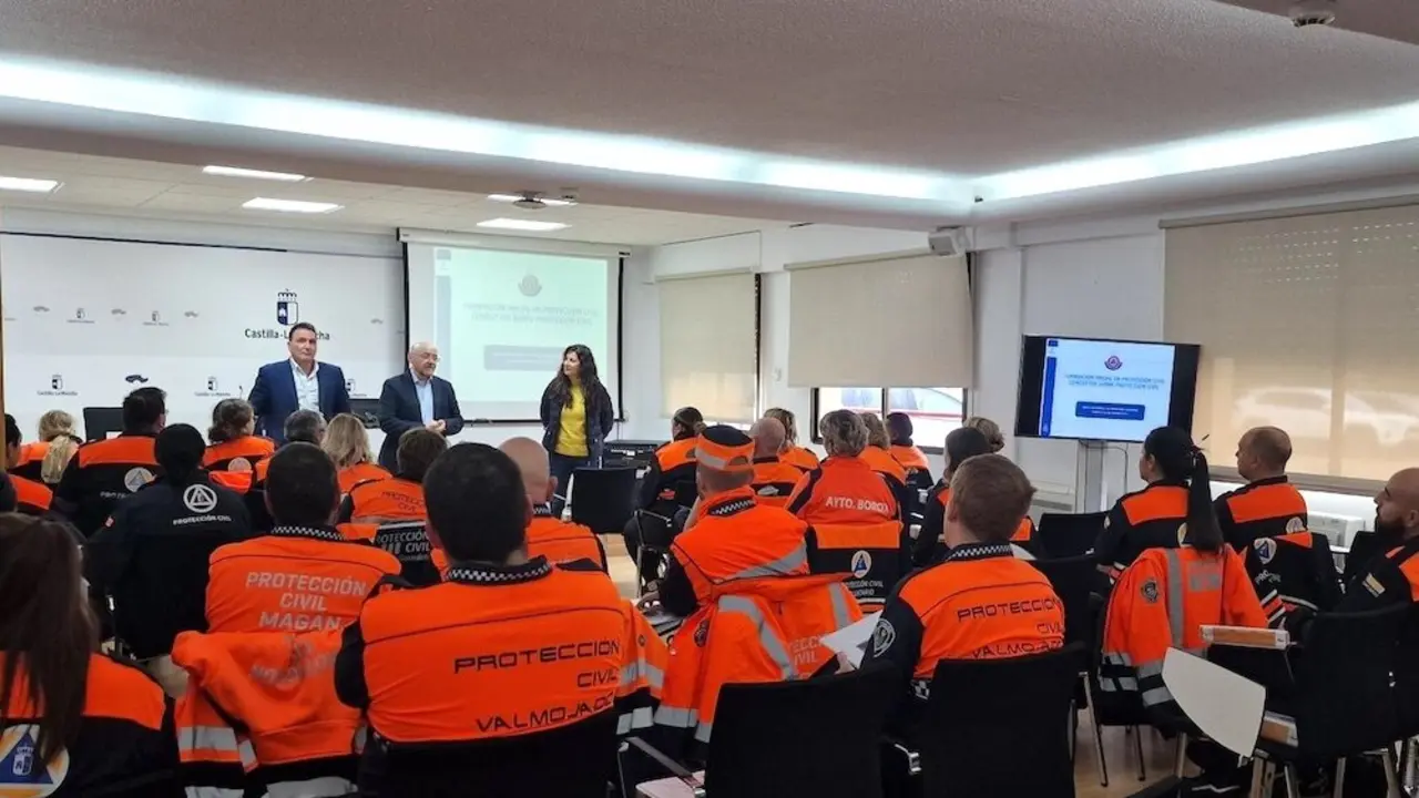 Voluntarios de Protección Civil participan en el XXIII Curso de Formación Básica