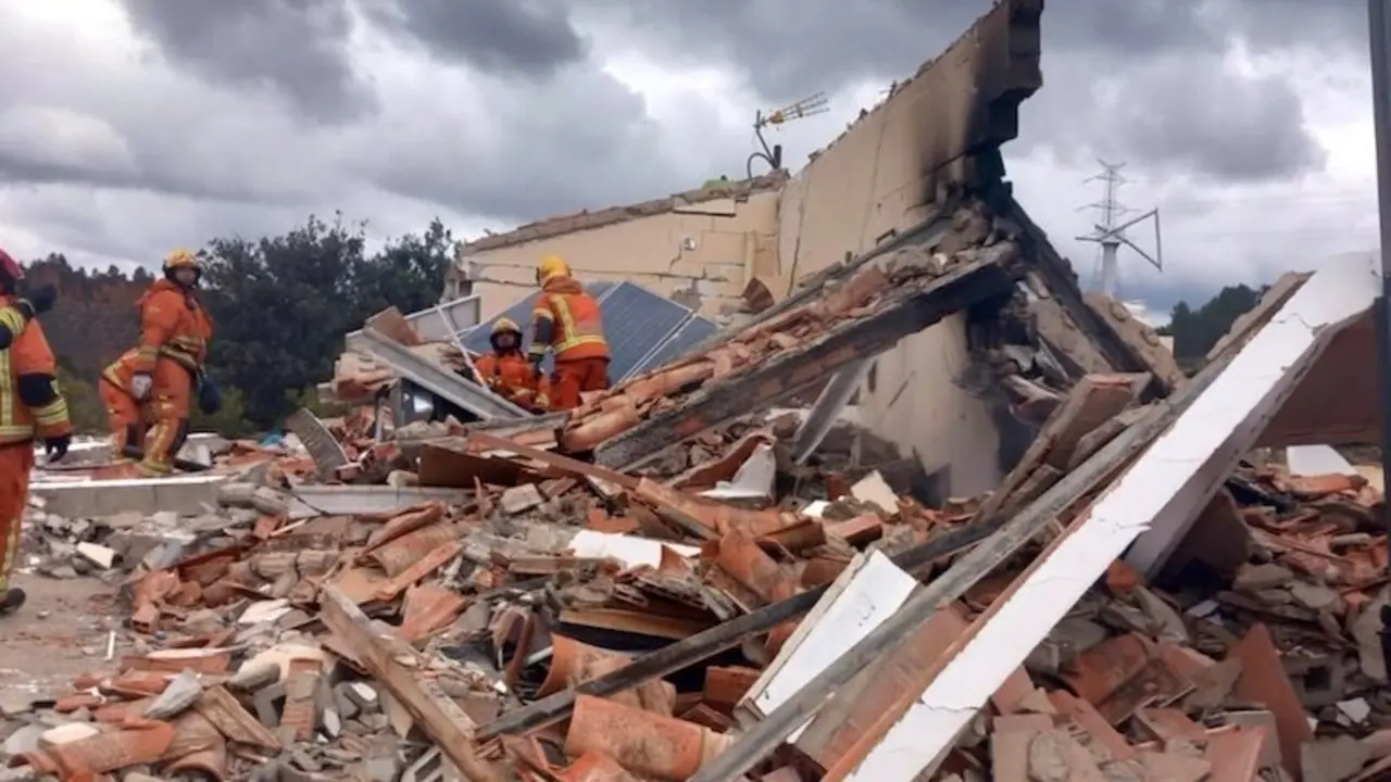 Un fallecido en una explosión de gas en una vivienda que ha quedado destruida